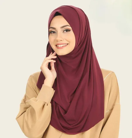 🧕✨ لفة وحدة... تغيّر اللوك كامل! مع شالات Lunaria، لفي حجابك بأناقة وسهولة 💫 ✔ خامة خفيفة ومرنة ✔ ما كيزلقش ✔ شكل راقي يليق بكل وجه وكل ستايل