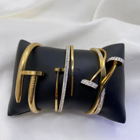 ثلاثة أساور تقليدية Three traditional bracelets -Xuping B005