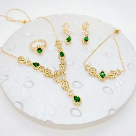 طقم عقد واقراط واسوارة وخاتم Set of necklace, earrings, bracelet and a ring - S002