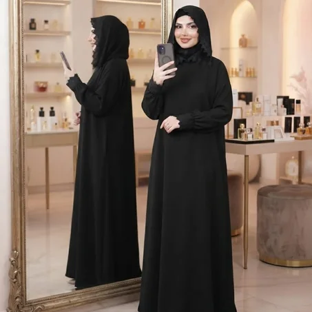 عباية أنيقة بتصميم راقٍ