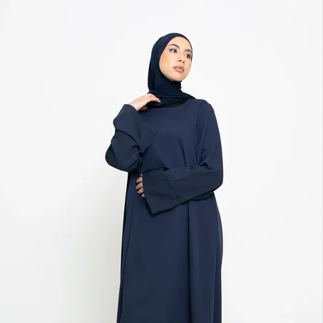 فستان انسيابي وأساسي