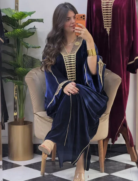 جلابة مخملية مغربية مطرّزة – موديل عصري
