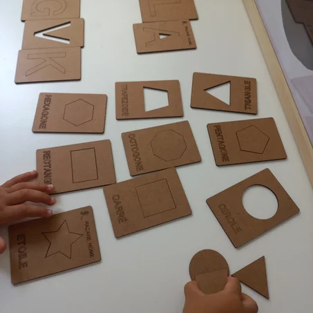 les alphabets, les numéros, les formes