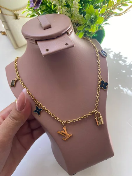 COLLIER LOUIS VUITON NOIRE