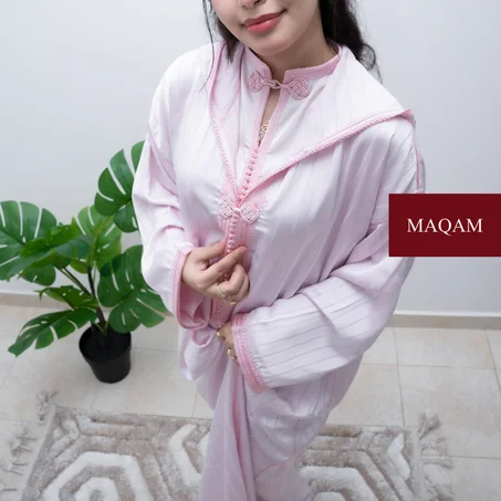 كوني 'لالة العيالات' هاد العيد 🌙 مع جلابة MAQAM بالخياطة المغربية الأصيلة