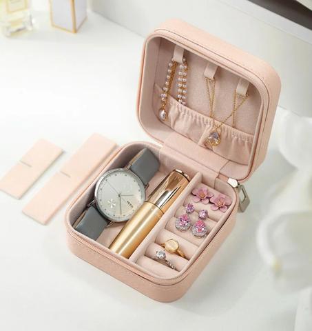 منظم المجوهرات