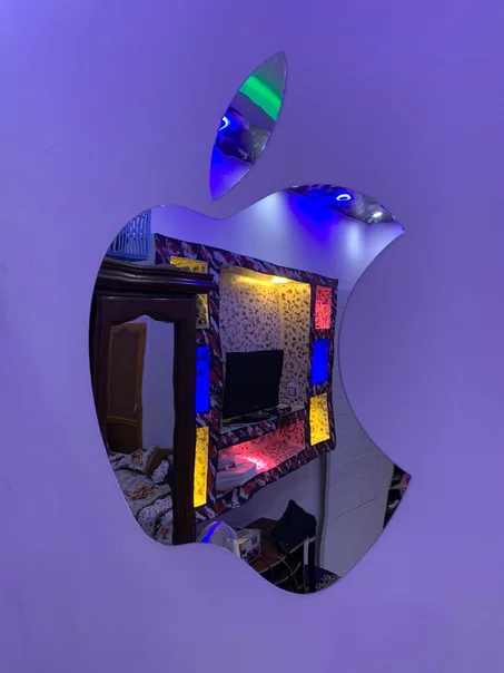 المرآة الحقيقية APPLE