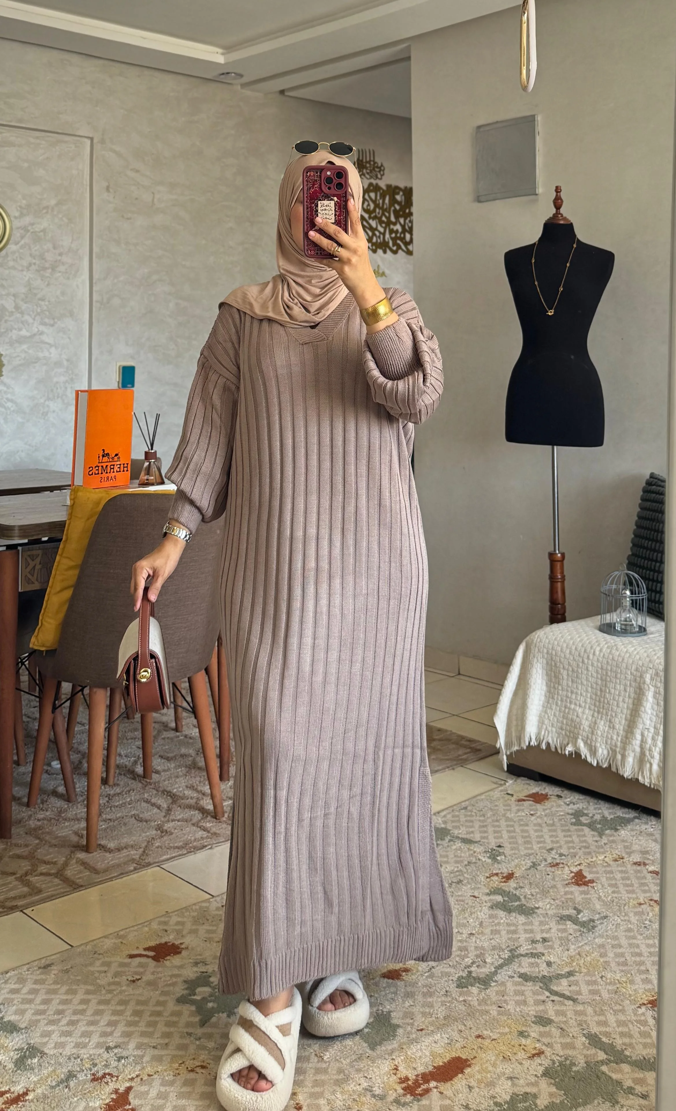 كسوة لمسة _ برقبة مثلثية