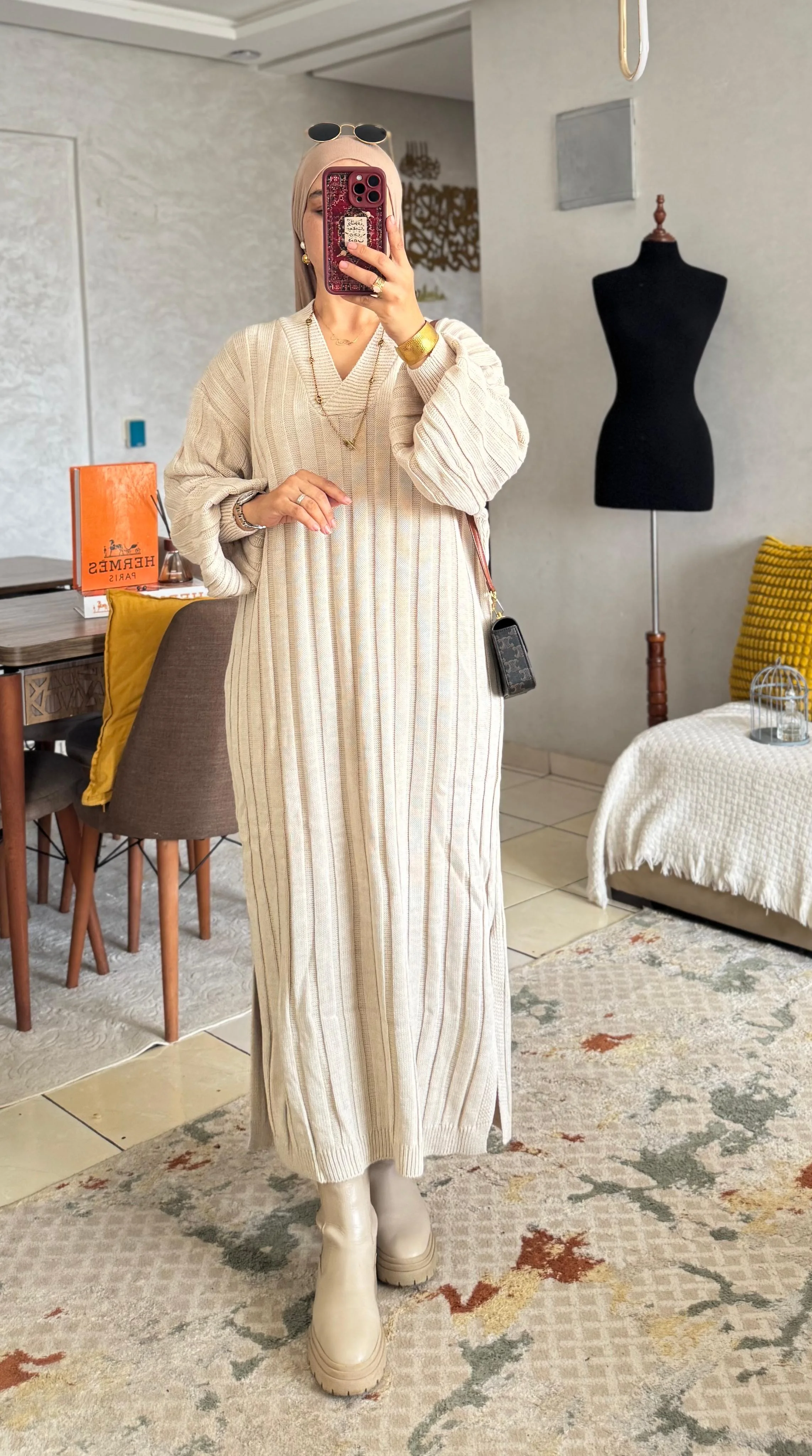 كسوة لمسة _ برقبة مثلثية