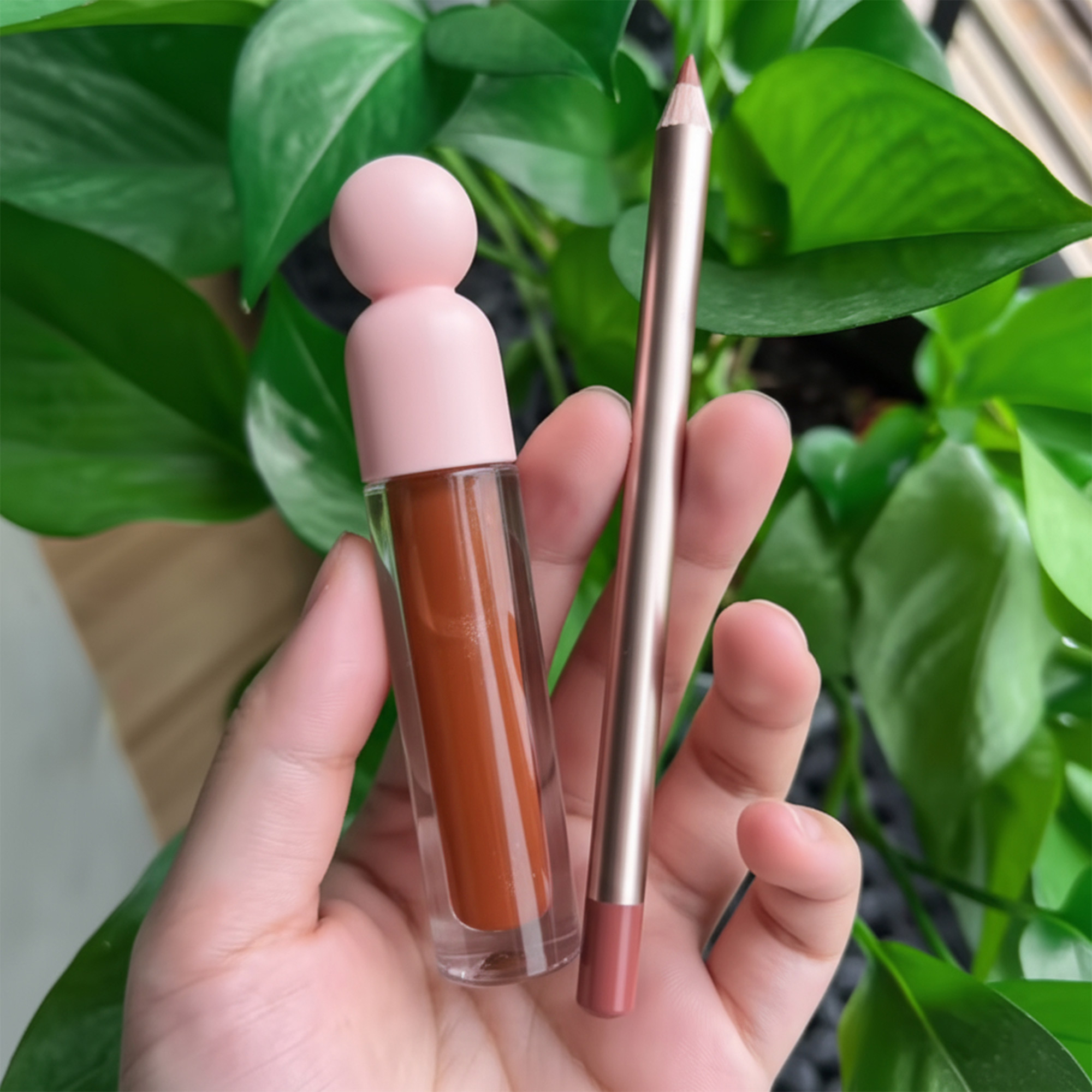 ليب كيت 2×1 لتحديد ولمعان الشفاه