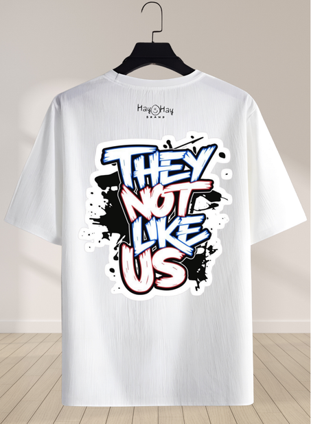 THEY NOT LIKE US : تيشرت أنيق بتصميم