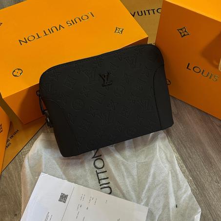 LV POCHETTE