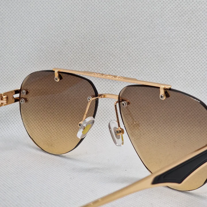 M-aaybacch golden pilot