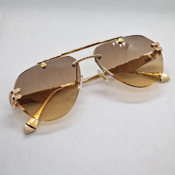 M-aaybacch golden pilot