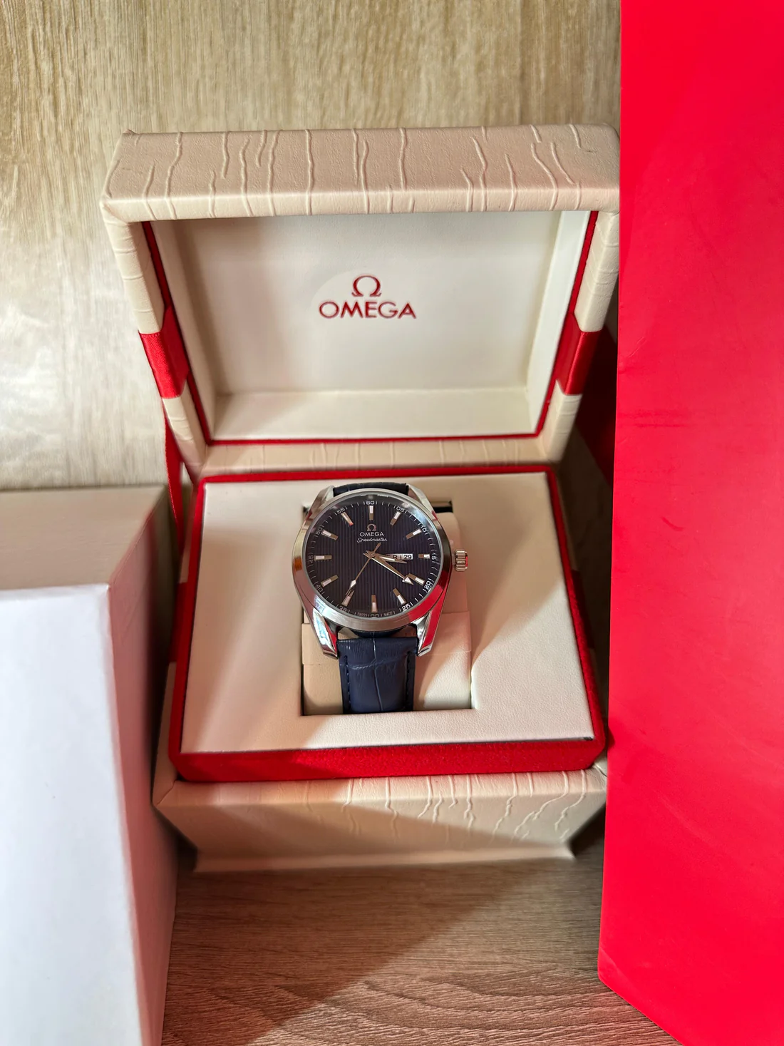 OMEGA HOMMES CUIR COFFRET