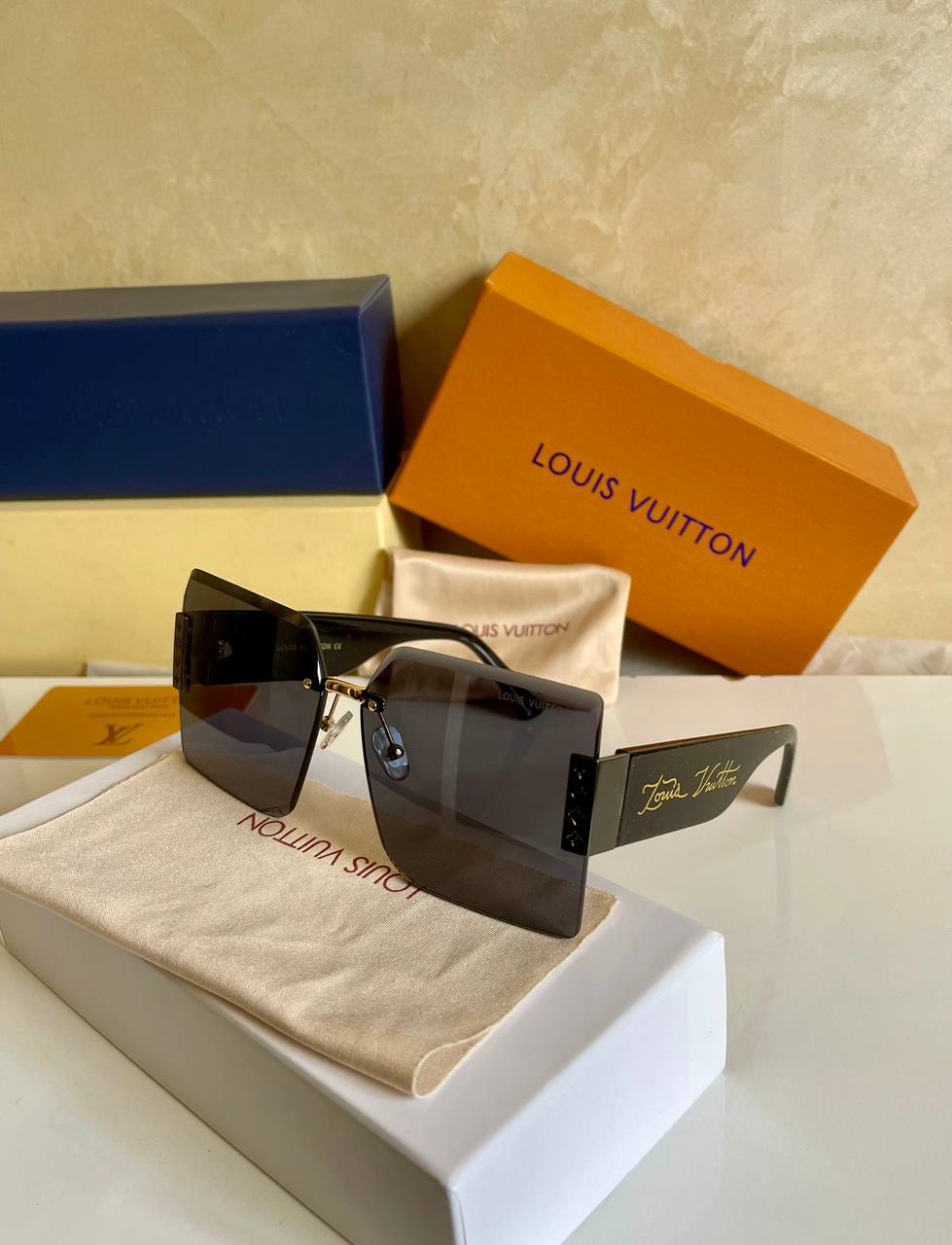 LV WE-AA
