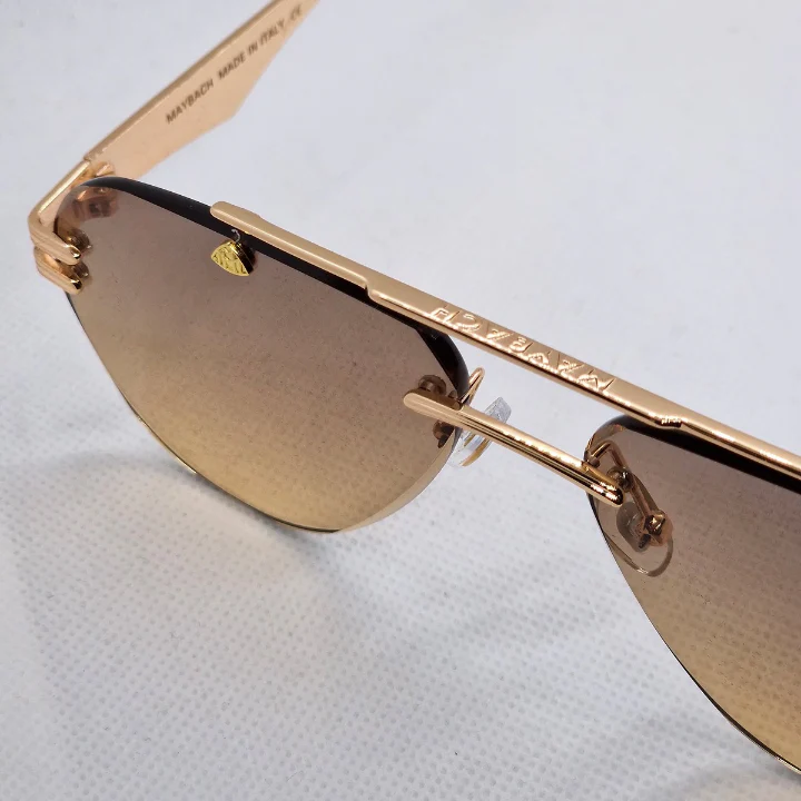 M-aaybacch golden pilot