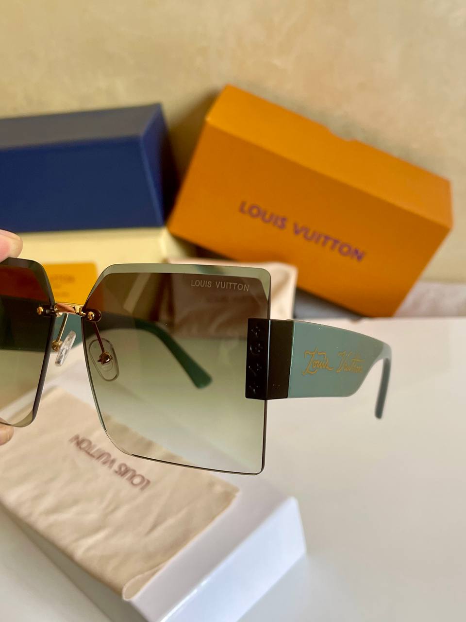 LV WE-AA