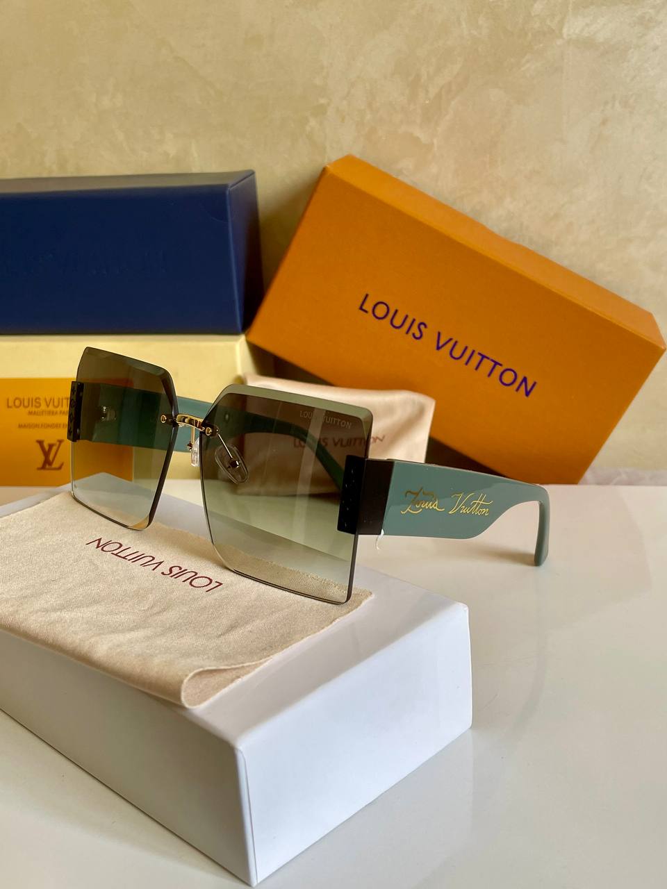 LV WE-AA