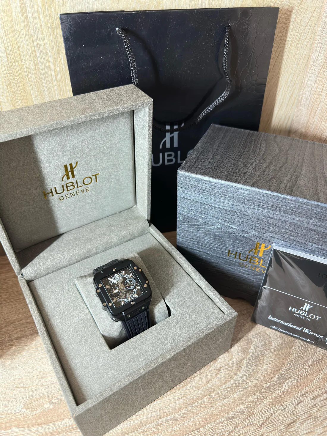 HUBLOT CARRÉ COFFRET