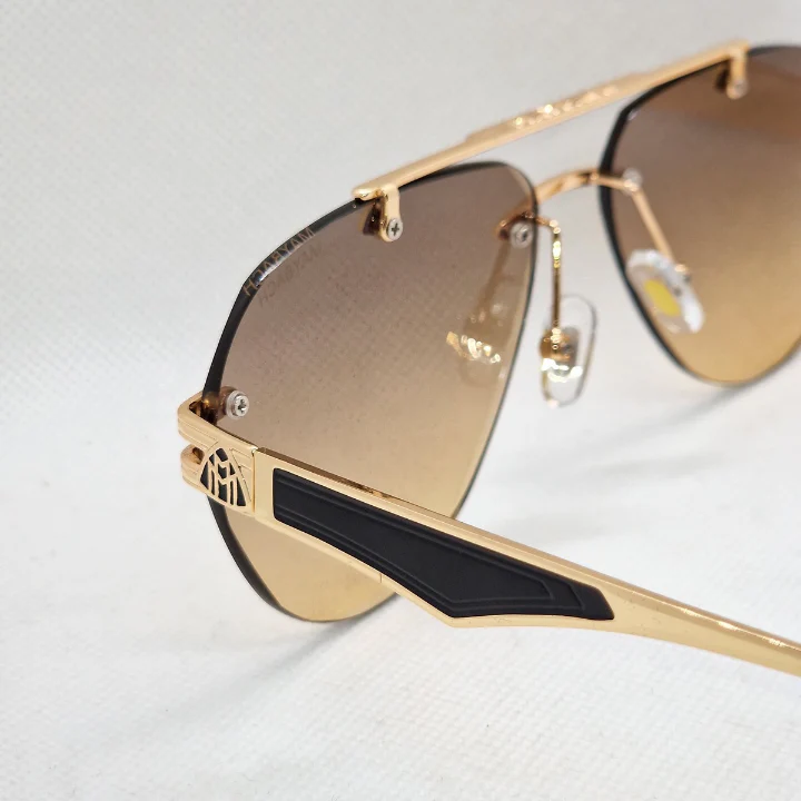 M-aaybacch golden pilot