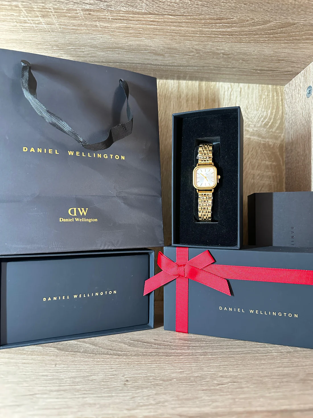 DW FEMMES ACIER CARRÉ COFFRET