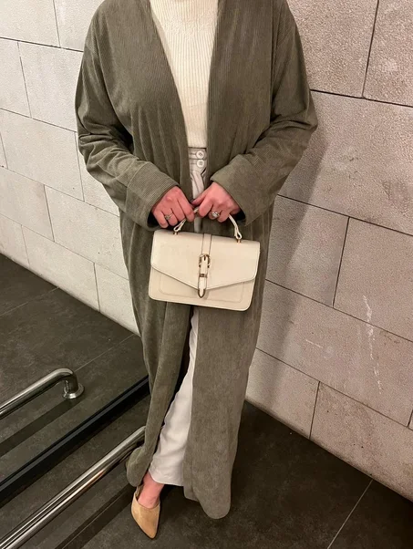 Abaya avec les boutons