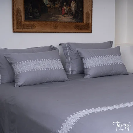 Housse Lalla Chama Grise Brodée en Blanc