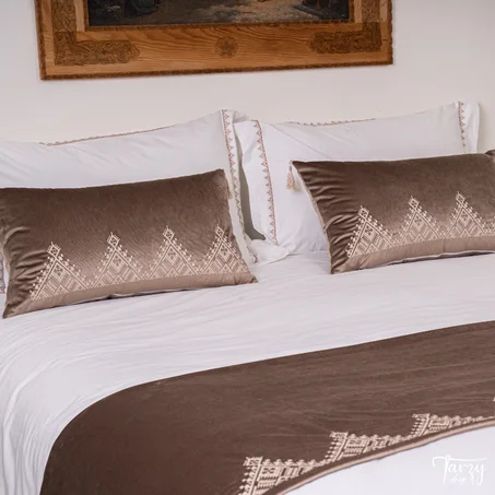 Chemin de Lit Lalla Yakout - Moca brodé en beige