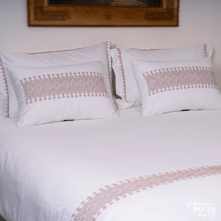 Housse Lalla Chama Blanche Brodée en Beige