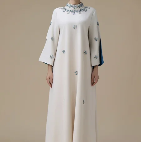 ROBE ELEGANZA – Édition Artisanale Brodée à la Main
