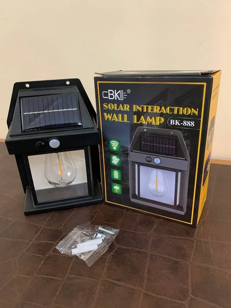 مصباح حائط يعمل بطاقة الشمسية