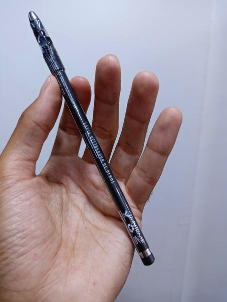 Crayon noire Ruby Rose