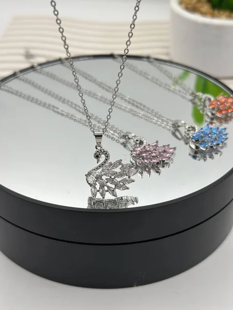 SWAROVSKI 🦢