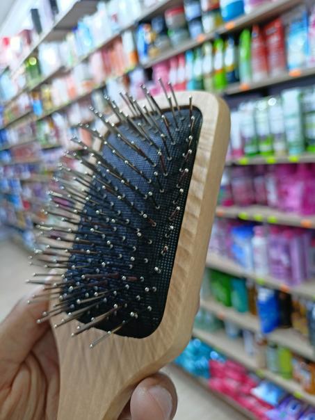 مشط حطب للشعر