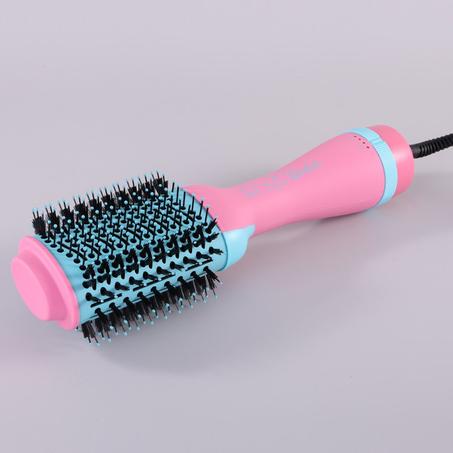 ✨ « Séchez et coiffez vos cheveux en un seul geste avec ENZO ! »