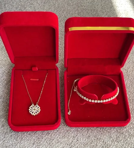 ✨ طقم راقي وفخم بلمسة ذهبية ✨