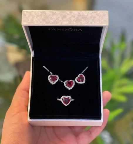 ✨ طقم راقي بتصميم القلب ❤️