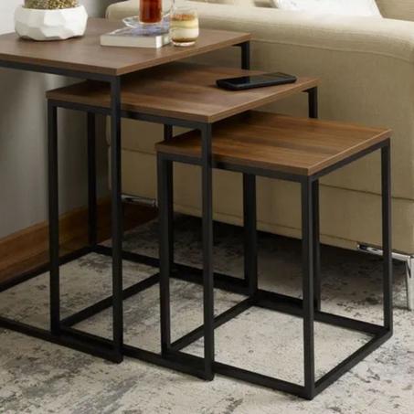 طاولة متداخلة