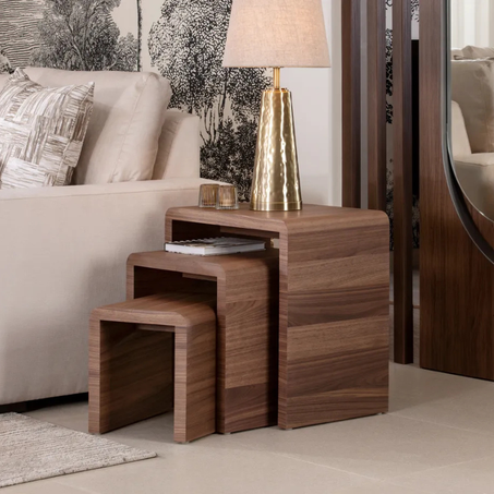 طاولة متداخلة