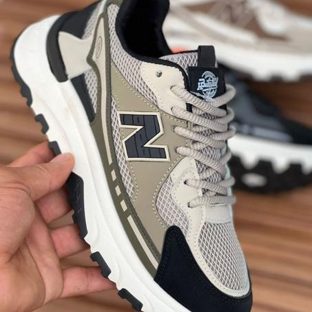 حذاء رياضي عملي بإطلالة عصرية