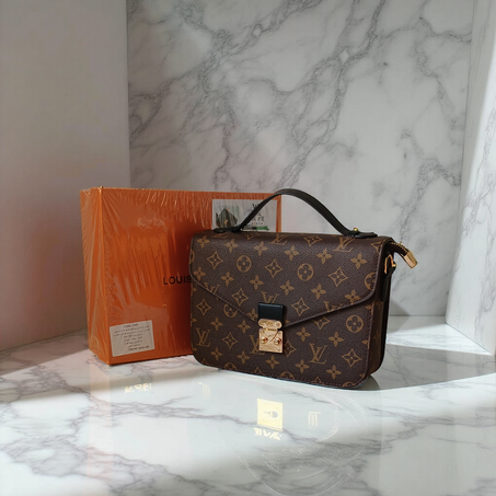 حقيبة Louis Vuitton Pochette Métis – رمز الفخامة العصرية ولمسة أناقة راقية بأفضل جودة في السوق، خيار مثالي لكل امرأة تبحث عن التميز في إطلالتها اليومية والمناسبات الخاصة