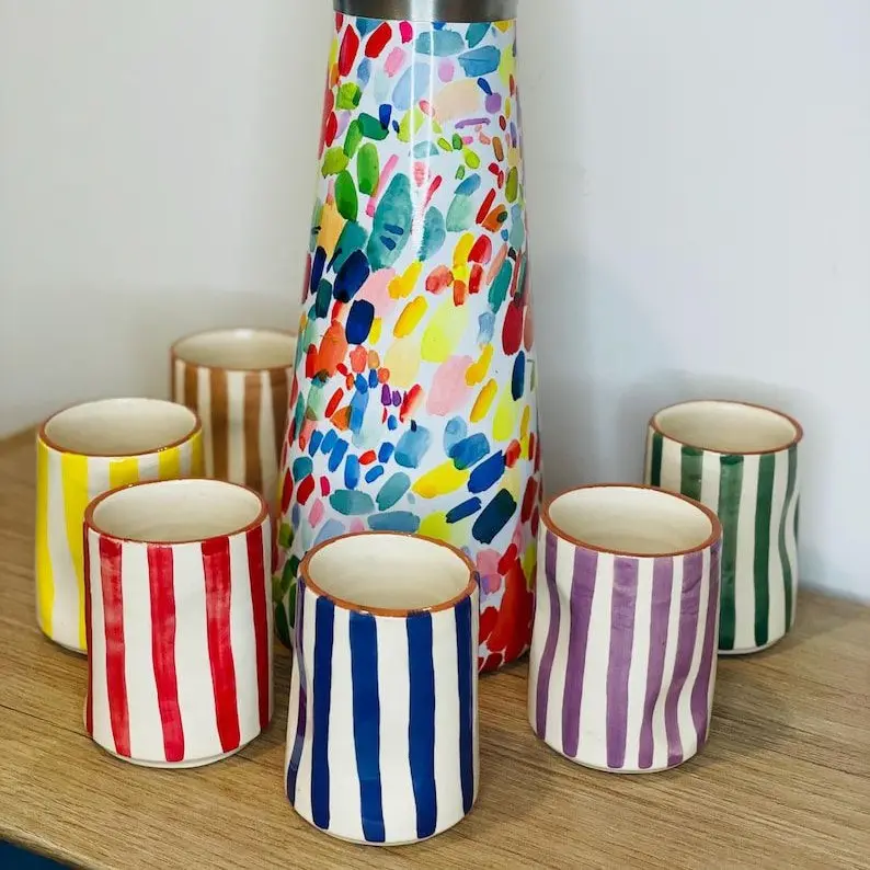 اكواب فخارية ممخططة