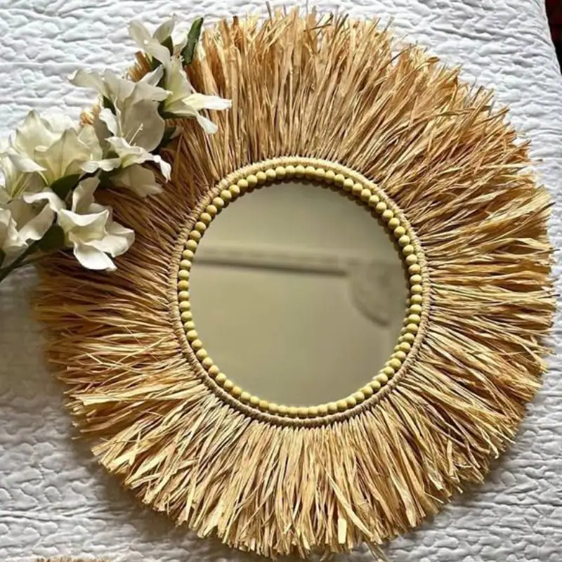 مرآة حائطية