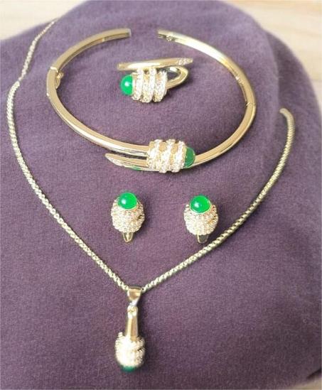 Parure goutte, spirale coloris vert émeraude