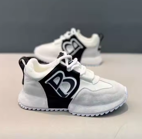 حذاء رياضي أنيق وعالي الجودة