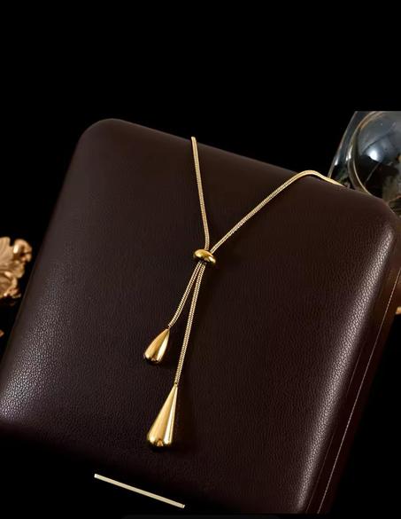 Collier avec pendentif goutte d’eau en acier inoxydable