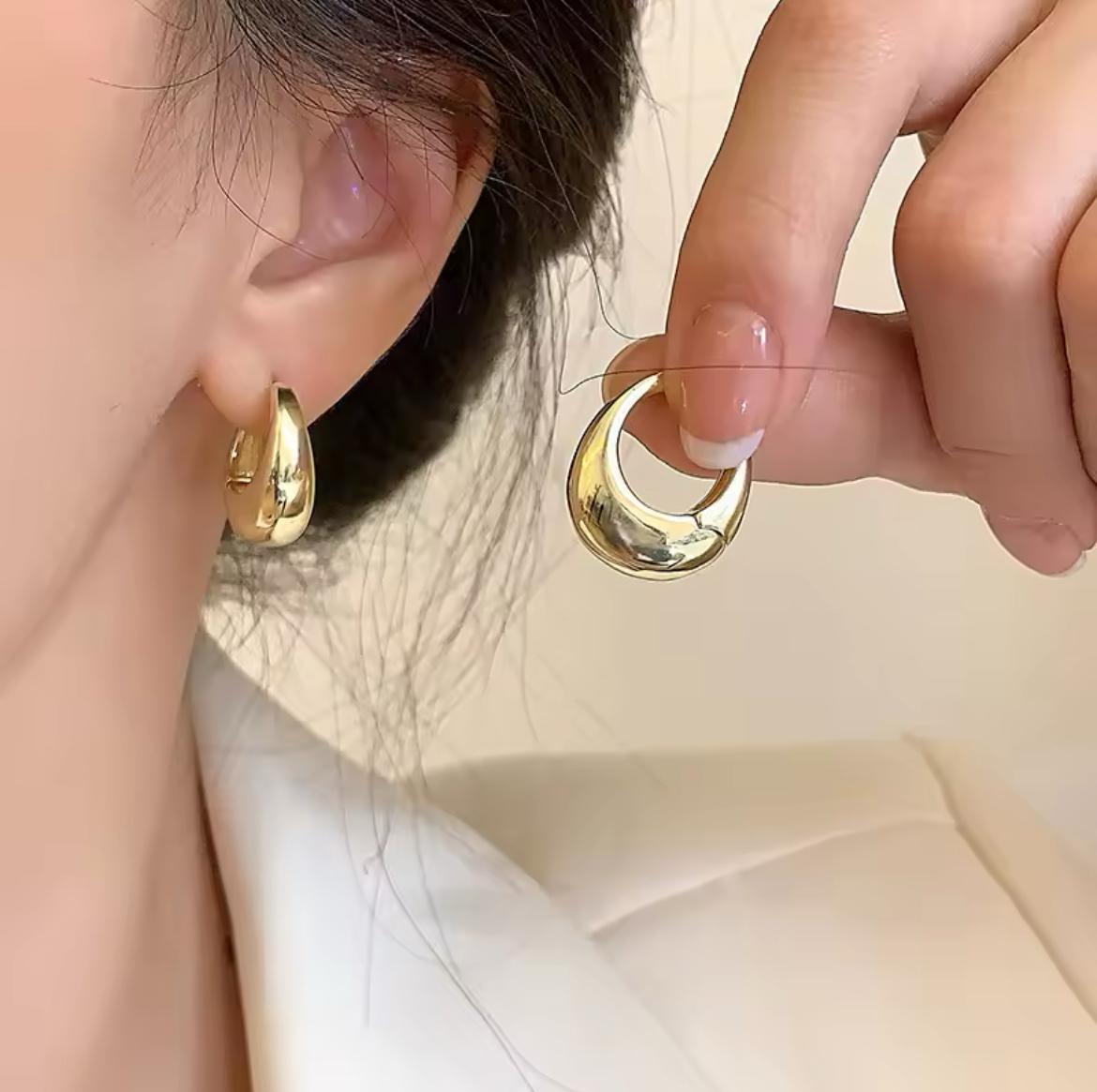 Boucles d’oreilles créoles épaisses en métal lisse