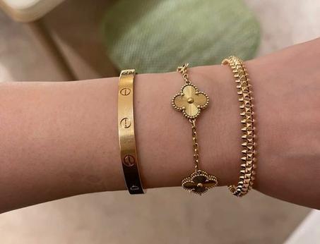2 BRACELETS CARTIER + VAN CLEEF DORÉ