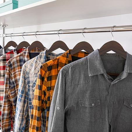 cintres en bois de qualité supérieure Utopia Home - Cintres durables et fins - Cintres pour costumes avec crochet rotatif